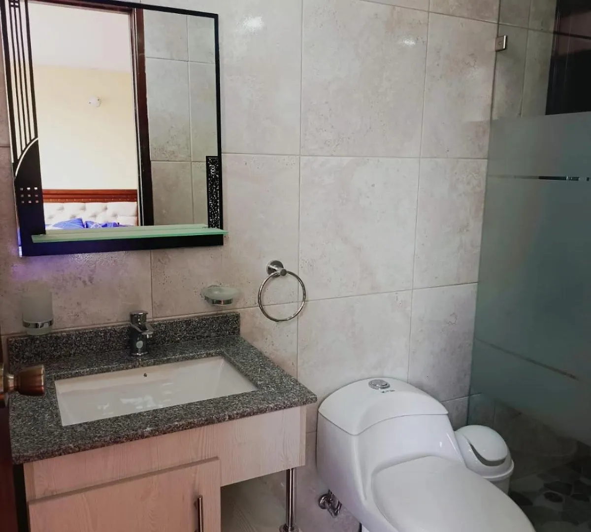 Departamento Completo Cerca De Embajada Americana Quito Lägenhet