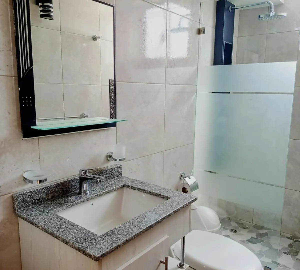 Lägenhet Departamento Completo Cerca De Embajada Americana Quito