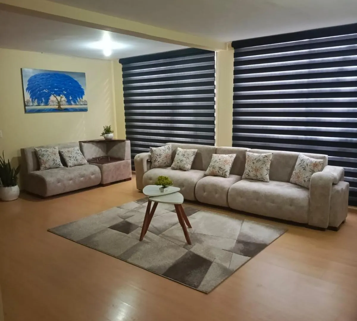 Departamento Completo Cerca De Embajada Americana Quito Lägenhet